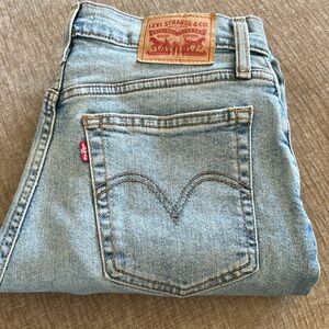 Levi’s wedgie straight size 27